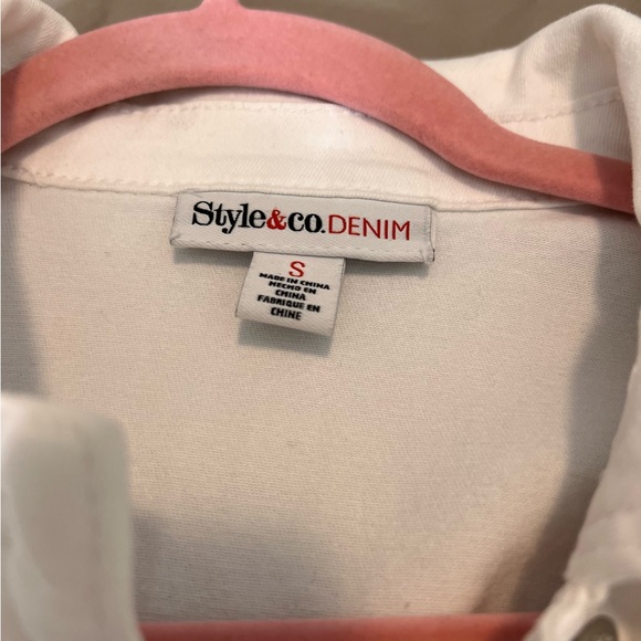 Cute white jacket - Picture 2 of 3